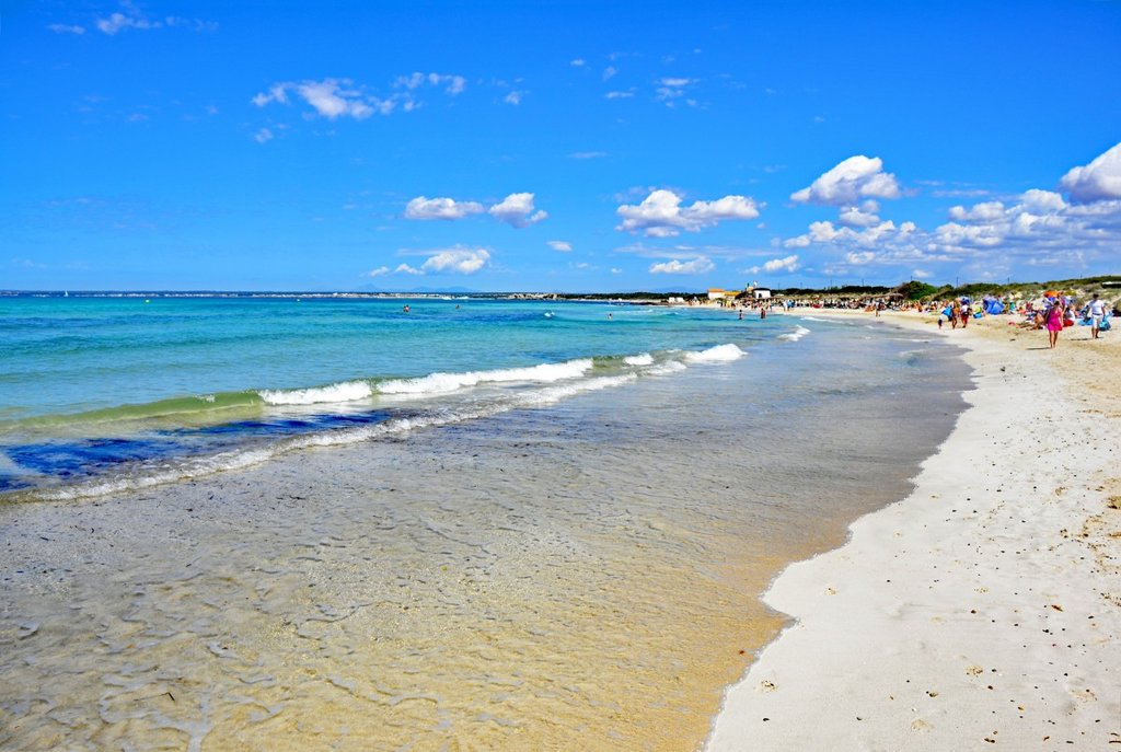 15 playas de arena blanca ideales para hacer una escapada al verano en  pleno invierno